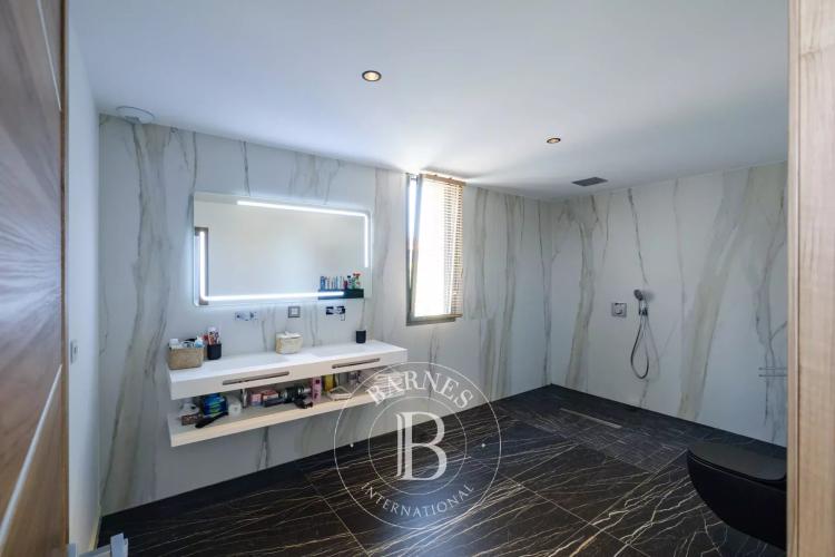 EXCLUSIVITÉ - SAINTE-MAXIME –DOMAINE PRIVÉ - VILLA CONTEMPORAINE - VUE MER