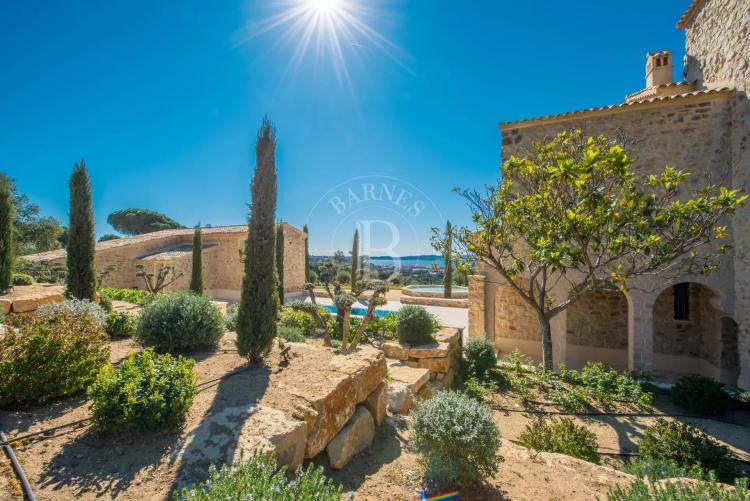 SAINTE-MAXIME - GOLFE DE SAINT-TROPEZ  - PROPRIÉTÉ UNIQUE - 2 PISCINES - 4.8 HECTARES