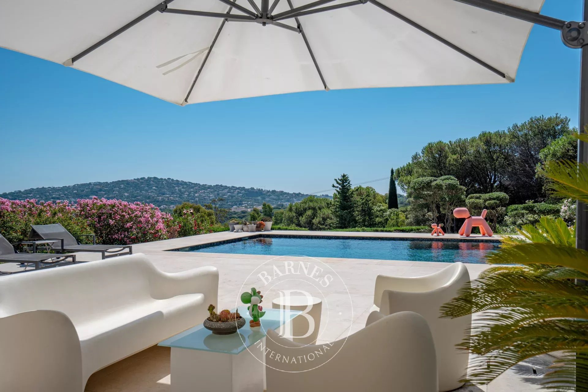 SAINTE-MAXIME - PROPRIÉTÉ DE CHARME AU COEUR D'UN DOMAINE PAYSAGER