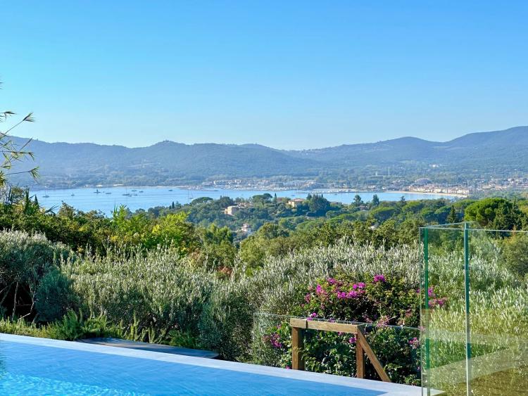 Villa vue mer à vendre à Beauvallon Bartole