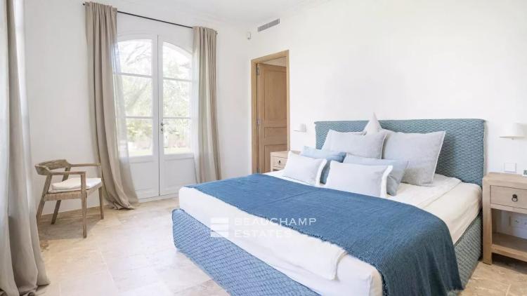 Villa neuve chic à deux pas du centre de Saint-Tropez et de la plage des Canoubiers