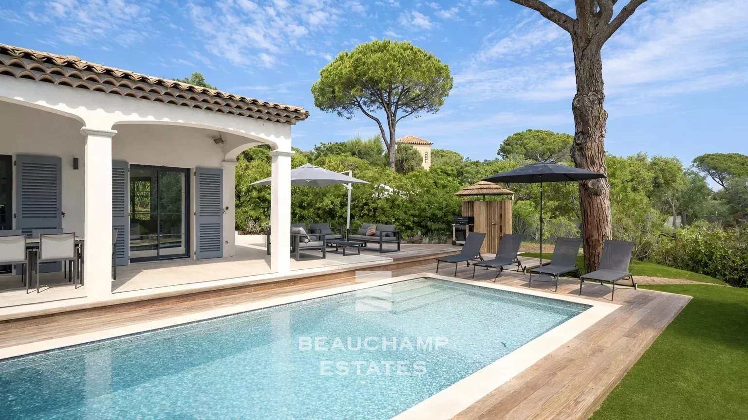 Villa neuve à pieds de la plage des Salins et à proximité du centre ville de Saint-Tropez
