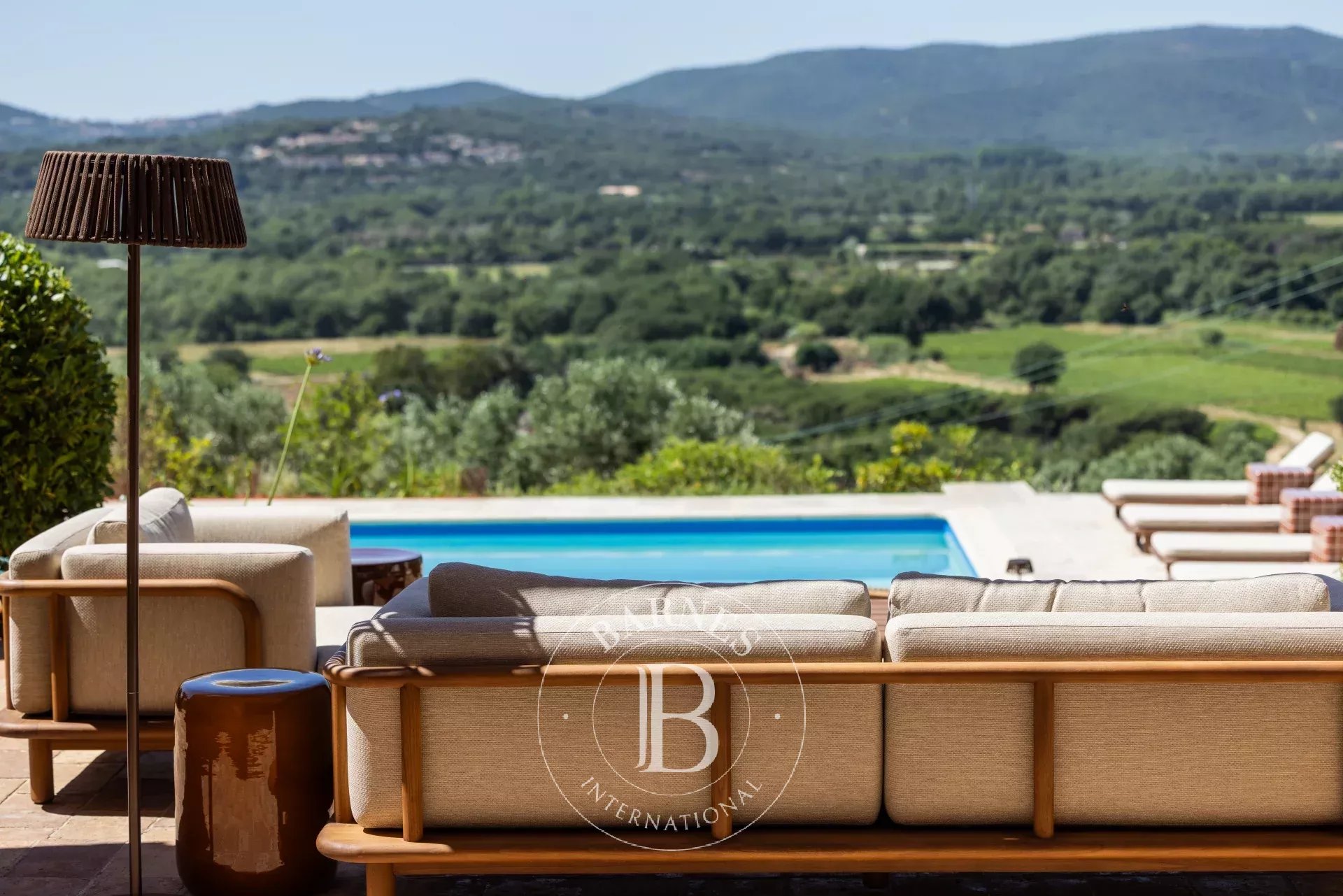 LOCATION SAISONNIERE - Villa Grimaud - Vue dégagée