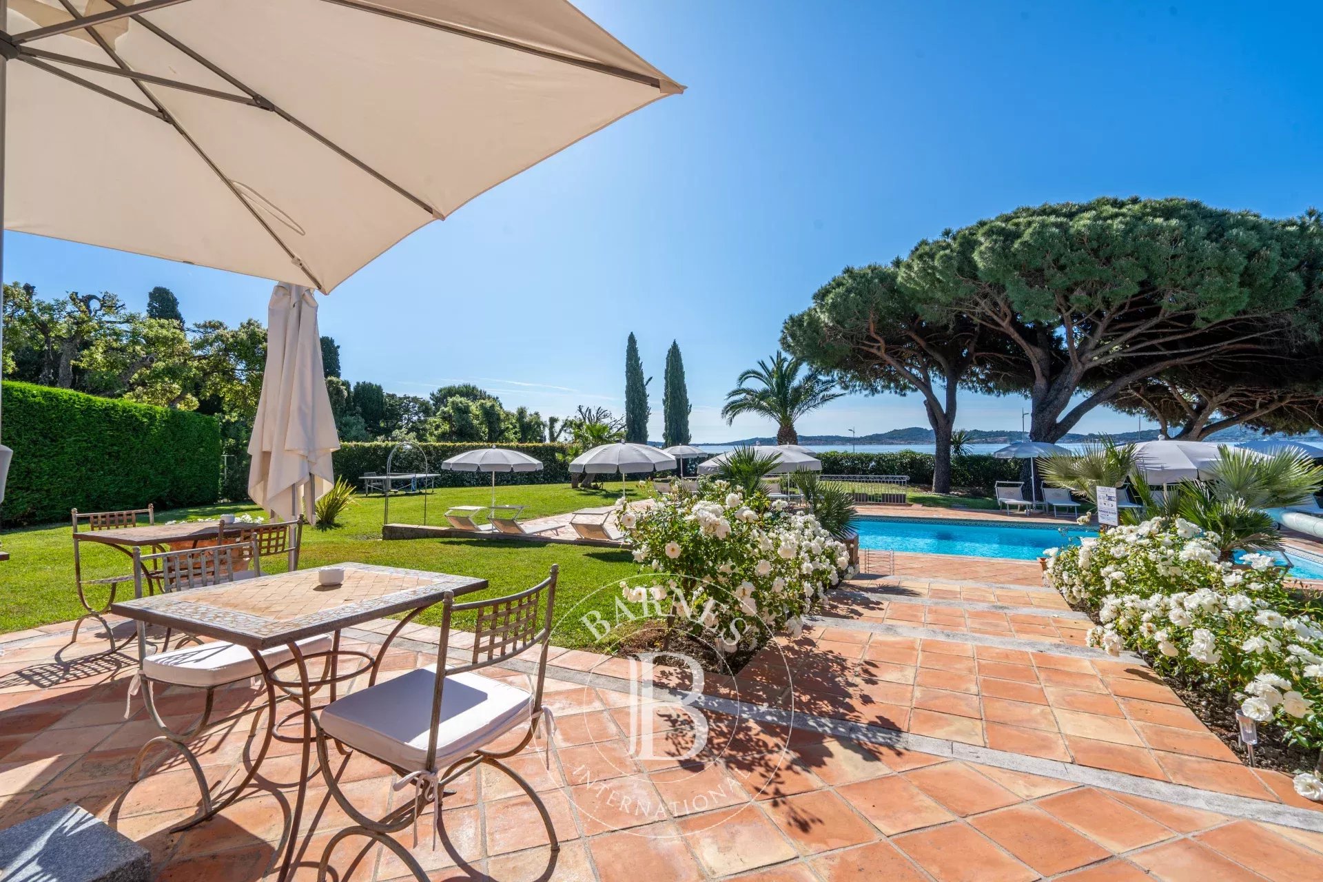 GRIMAUD - PROPRIÉTÉ DE PRESTIGE - VUE MER PANORAMIQUE