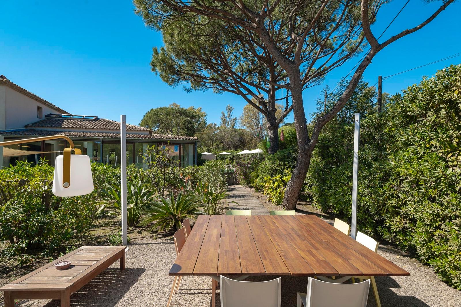 Saint-Tropez – Route de Tahiti – Villa de cinq chambres avec piscine en location saisonnière