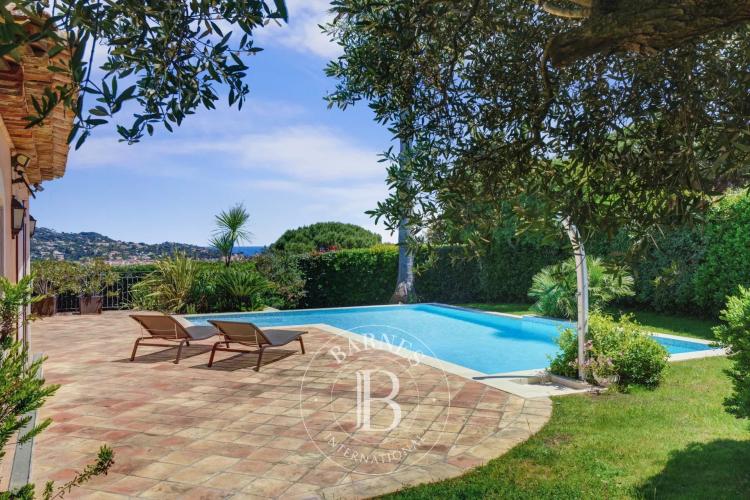 SAINTE-MAXIME - VILLA PROVENÇALE DE PLAIN-PIED - VUE MER - DOMAINE PRIVÉ