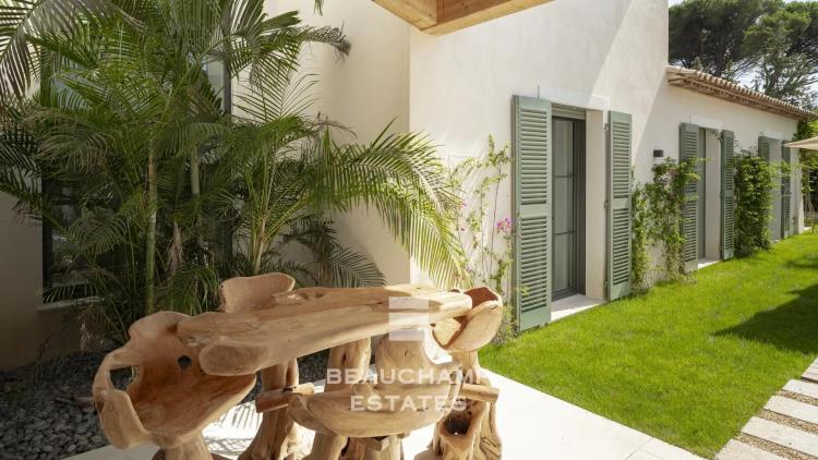 Sublime villa neuve à pieds du centre de Saint-Tropez et de la plage