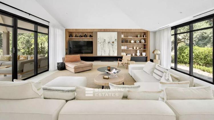 Villa contemporaine ultra luxueuse dans le prestigieux domaine des Parcs de Saint-Tropez.