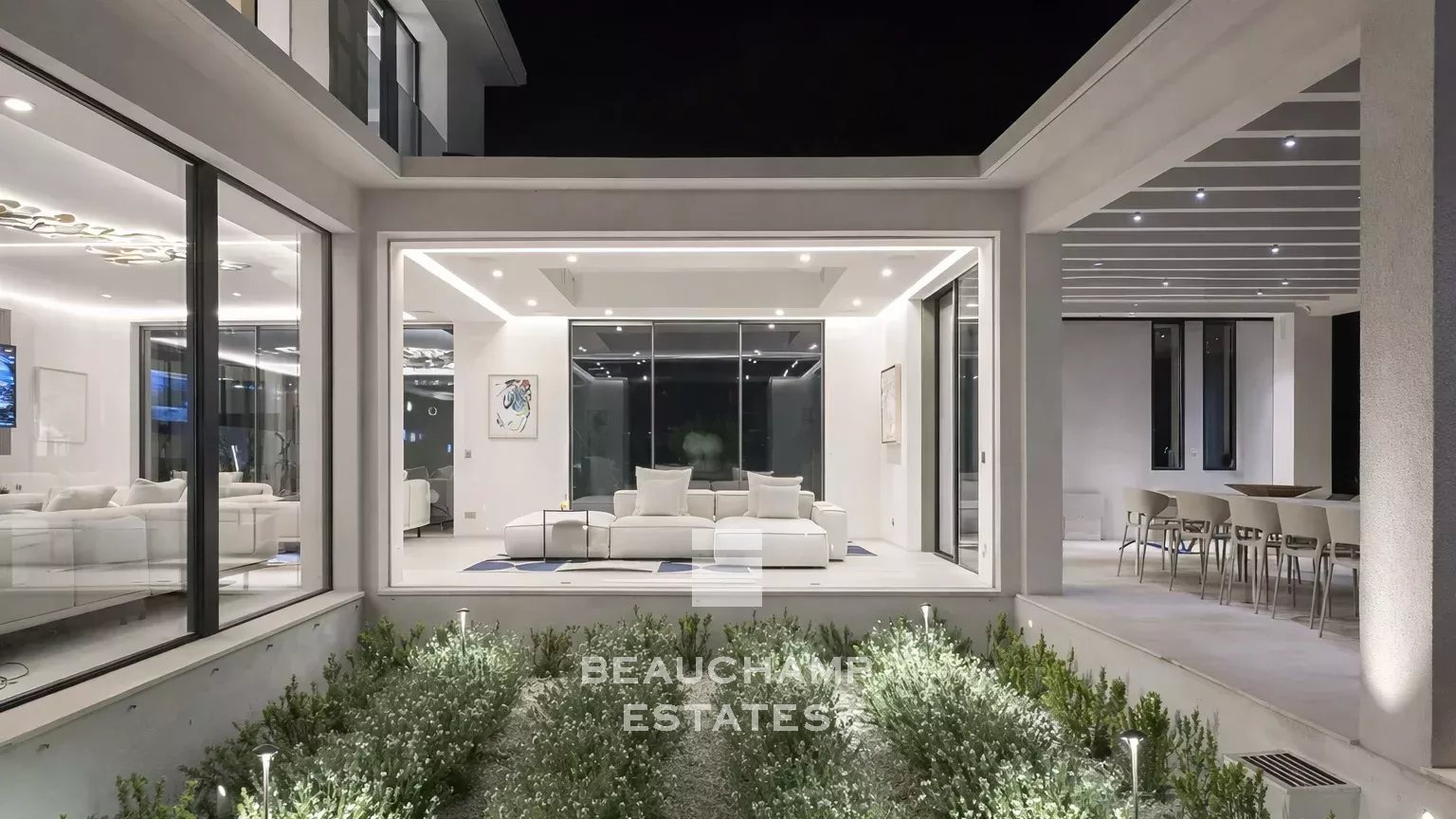 Propriété exceptionnelle contemporaine au coeur d'un domaine privé